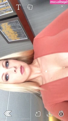 Gianna Michaels [ gianna-michaels ] - The nipple came out a little bit☺️