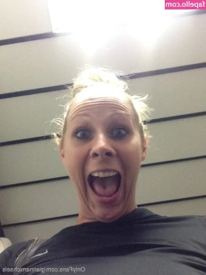 Gianna Michaels [ gianna-michaels ] - I have no selfie control.
