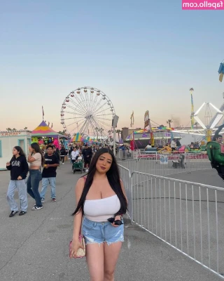 ashleyarambulaa - i squirted for the first time today🫣 check ur dms