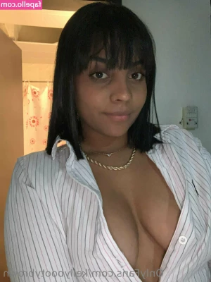 kellybootybrown - Stream moment  #asshole