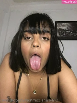 kellybootybrown - Feeling naughty tonight  anyone else  Let s play