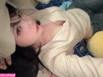Miu_cosplayer [ miu-cosplayer-2 ] - wanna see my big ass bounce and giggle trying to pull my pants up 🥰