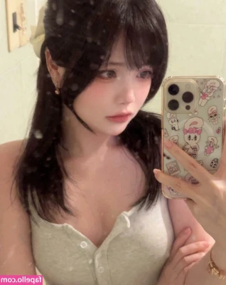 Miu_cosplayer [ miu-cosplayer-2 ] - Right hand blue 😅😘