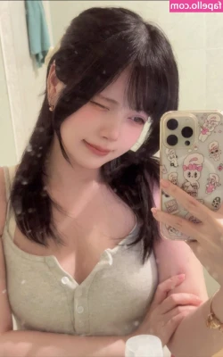 Miu_cosplayer [ miu-cosplayer-2 ] - Showing off my curves in the garden 🤭