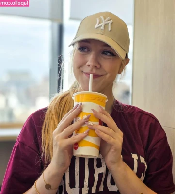 KaddiTV - Can I sit on your face with this booty 💋