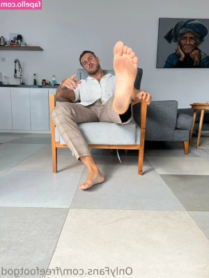 freefootgod - This hot ass need your hands