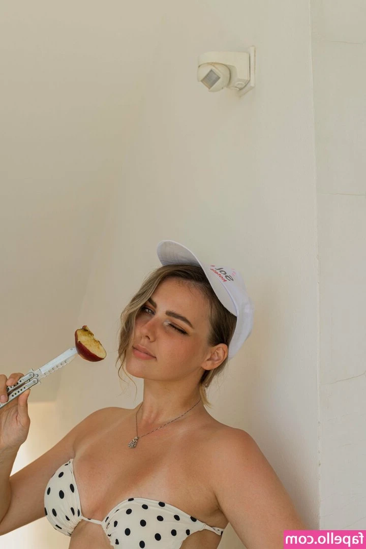 Alina Rin [ alina-rin ] - 👨🏻‍🌾 Farmer’s Daughters The Boobsie Twins Bobby-Buns 🍑