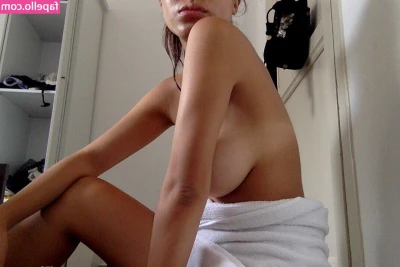 Hitomi Mochizuki [ hitomi-mochizuki ] - Come get these juicy wrinkled soles in your life 😍