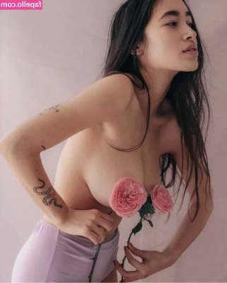 Hitomi Mochizuki [ hitomi-mochizuki ] - Since today might feel like a Monday, here’s a little extra