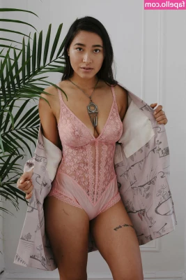 Hitomi Mochizuki [ hitomi-mochizuki ] - Mind giving me a hand babe? 😈