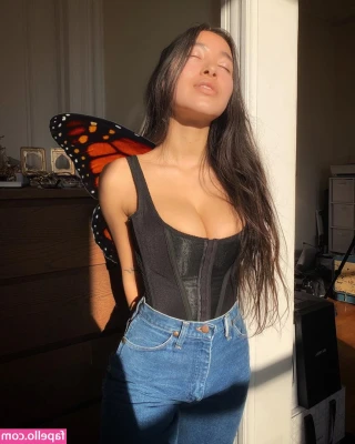 Hitomi Mochizuki [ hitomi-mochizuki ] - Yeah quitting is hard lol. Hit me up if you want me to smoke for you