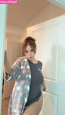 kyrafree - Let’s discuss the joys of underboob 🥰