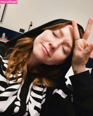 Valorie Curry [ valorie-curry ] - HAHAHA I fall out of chairs a lot