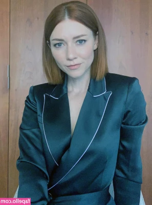Valorie Curry [ valorie-curry ] - jiggling and shaking this fat ass in a red swimsuit. pawg, milf,