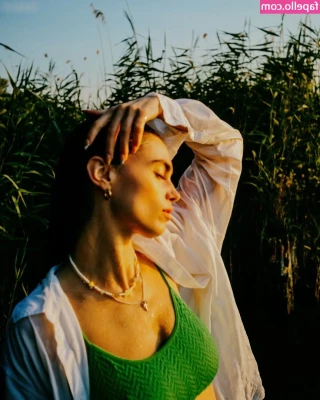Charleen Weiss [ charleen-weiss ] - This months special clip I've mentioned comes out next week :)