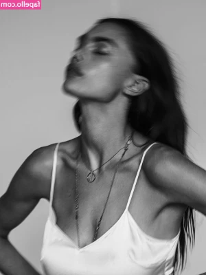Charleen Weiss [ charleen-weiss ] - Morning Wedge n Wrinkles Wednesday 💙🧡  Screenshot from a custom