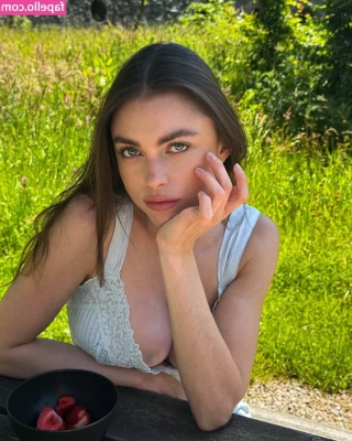 Charleen Weiss [ charleen-weiss ] - I'm editing today! I will be getting distracted watching this monster