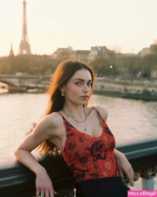 Charleen Weiss [ charleen-weiss ] - 👀 Hii just hangin' out 🥰 Wanted to try something new!