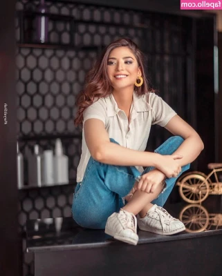 Ramsha Khan [ ramsha-khan ] - Este dia gris y friolento y yo aun en pyjama    Asi mis mañanas