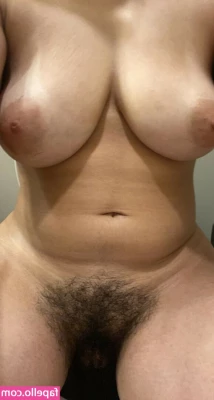 Hairy Women [ hairy-women ] - Do you think 🤔 I'm thick enough?