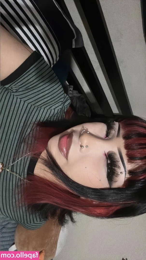 Sarynthia - Waiting for ur cum  Finally got my AC fixed. Feels good to not be