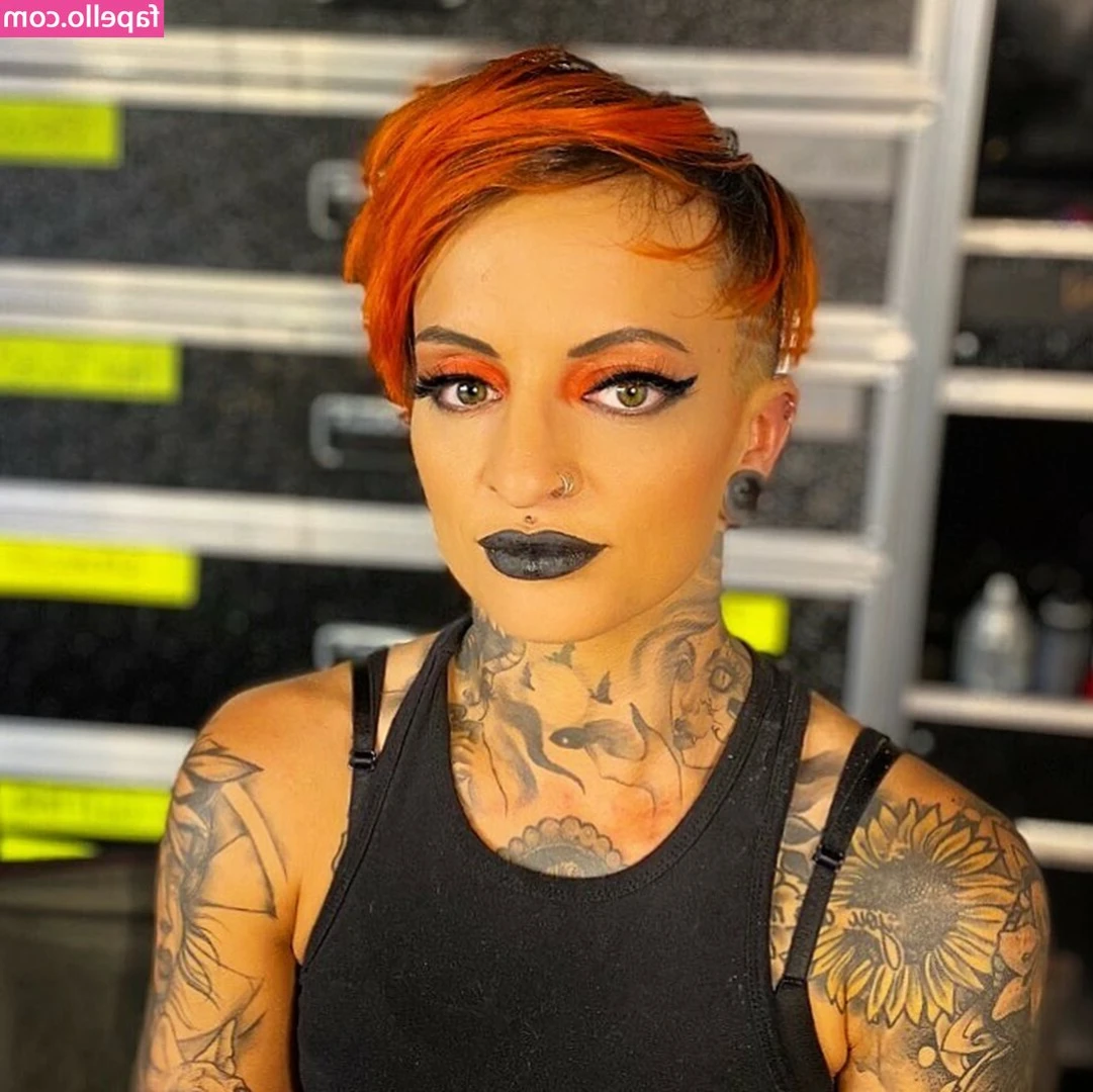 AEW Ruby Soho [ aew-ruby-soho ] - Naked woman in antique store!