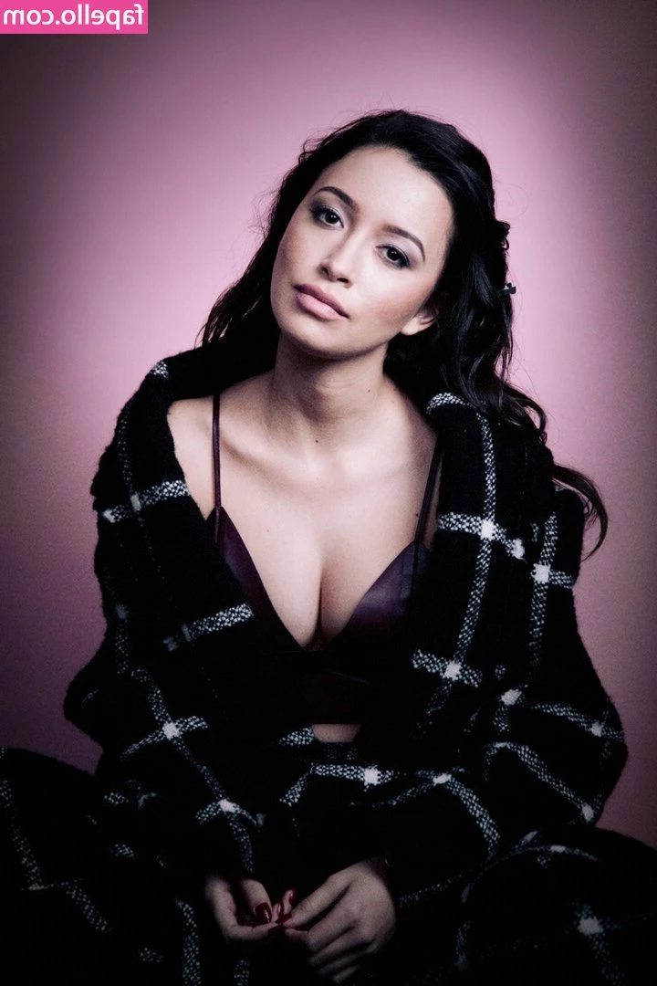 Christian Serratos [ christian-serratos ] - Posting new content later on 🤌🏻