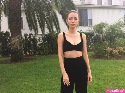 Christian Serratos [ christian-serratos ] - Buenos días mi bb 😘😘😘