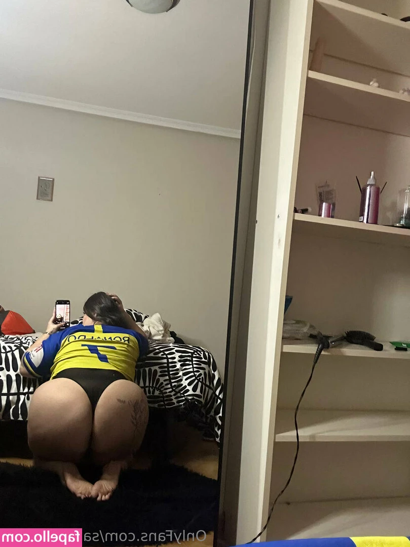 sandrablazze - popping out 😈