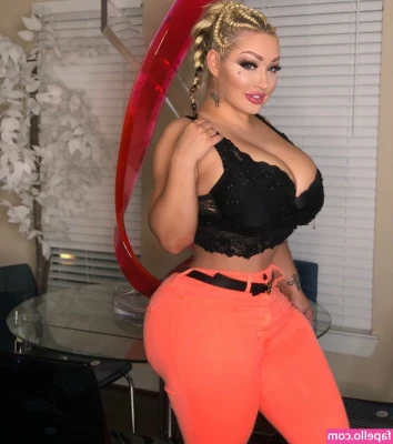 Tanya Lieder [ tanya-lieder ] - How's my booty look from the side right now?