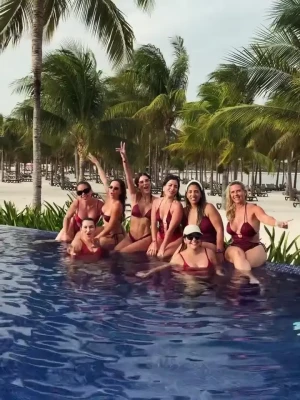 Gaby Espino [ gaby-espino ] - The wind was so bad (Scroll to the last picture🤣🤣) but I had to