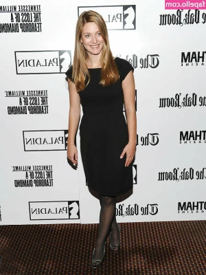 Zoe Perry [ zoe-perry ] - On the way to have some sex. What are you up to? (@alexaadams