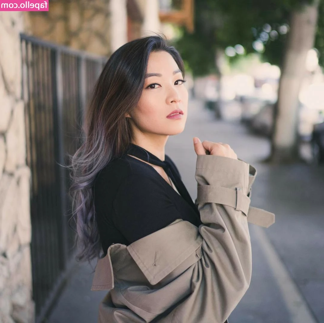 Arden Cho [ arden-cho ] - 📷 x5  Showing off the leggies and shy tiddies ❤️