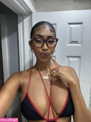 Jasmine Chola [ jasmine-chola ] - How naughty do you want to get with me?