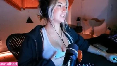 Honeyxxo - Should I still do the show outside or stay inside so I dont get