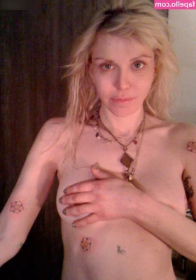 Courtney Love [ courtney-love ] - Good morning  It s Friday  you ve made it through the week  