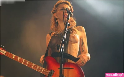 Courtney Love [ courtney-love ] - Some pics from Seattle! Was a blast! Thank you for all your love! I
