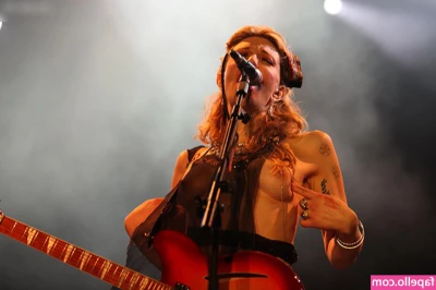 Courtney Love [ courtney-love ] - Should I post a vid in this