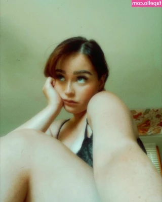 clara00ellis [ clara00ellis-1 ] - Anyone hungry for dick