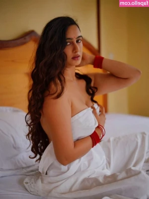 Megha Shukla [ megha-shukla ] - I’ll be live streaming TODAY (December 3rd) alongside with