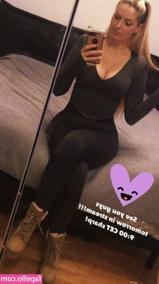 Queenjilicious - I love myself, I love my life, I love my feet, I love you ALL. You