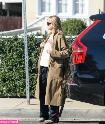 Jennifer Lawrence [ jennifer-lawrence ] - My soles are dirty from walking barefoot   Care to clean them for me
