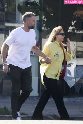 Jennifer Lawrence [ jennifer-lawrence ] - Don t be shy babe please send me DM now