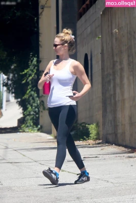 Jennifer Lawrence [ jennifer-lawrence ] - Wth over 300 fans  I love you