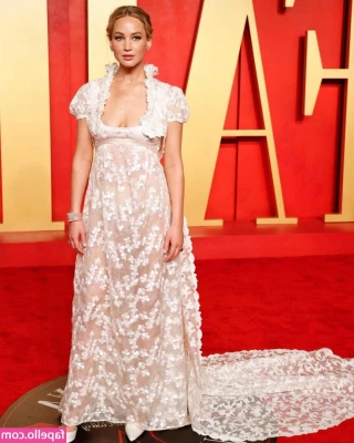 Jennifer Lawrence [ jennifer-lawrence ] - I have to admit that I like nude and brown make up  especially on eyes