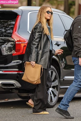 Jennifer Lawrence [ jennifer-lawrence ] - I want to press these perfect soles on your face while you stroke