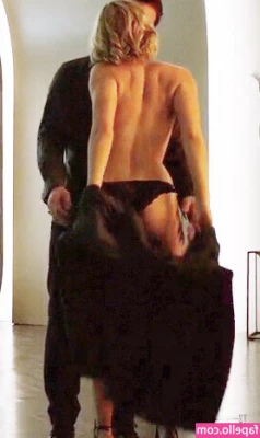Jennifer Lawrence [ jennifer-lawrence ] - Gentlemen open doors and a man pulls my hair  Decide who you will be