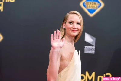 Jennifer Lawrence [ jennifer-lawrence ] - Not sure who needs to hear this, but you can use the arrows on the