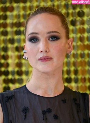 Jennifer Lawrence [ jennifer-lawrence ] - Sweet in this dress, wild underneath. 🤤🤭🍑💟