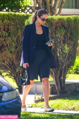 Jennifer Lawrence [ jennifer-lawrence ] - Someone suck on my titty!